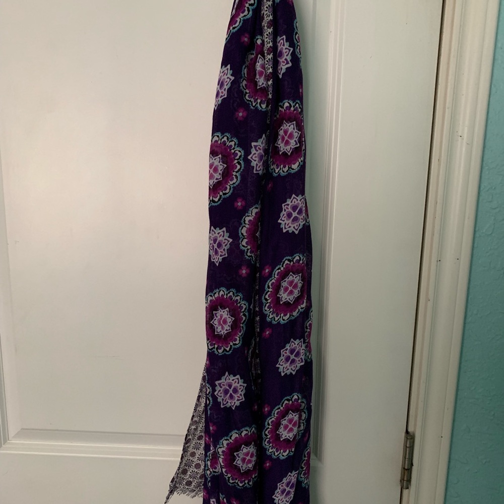 Vera Bradley Scarf painted medallion
